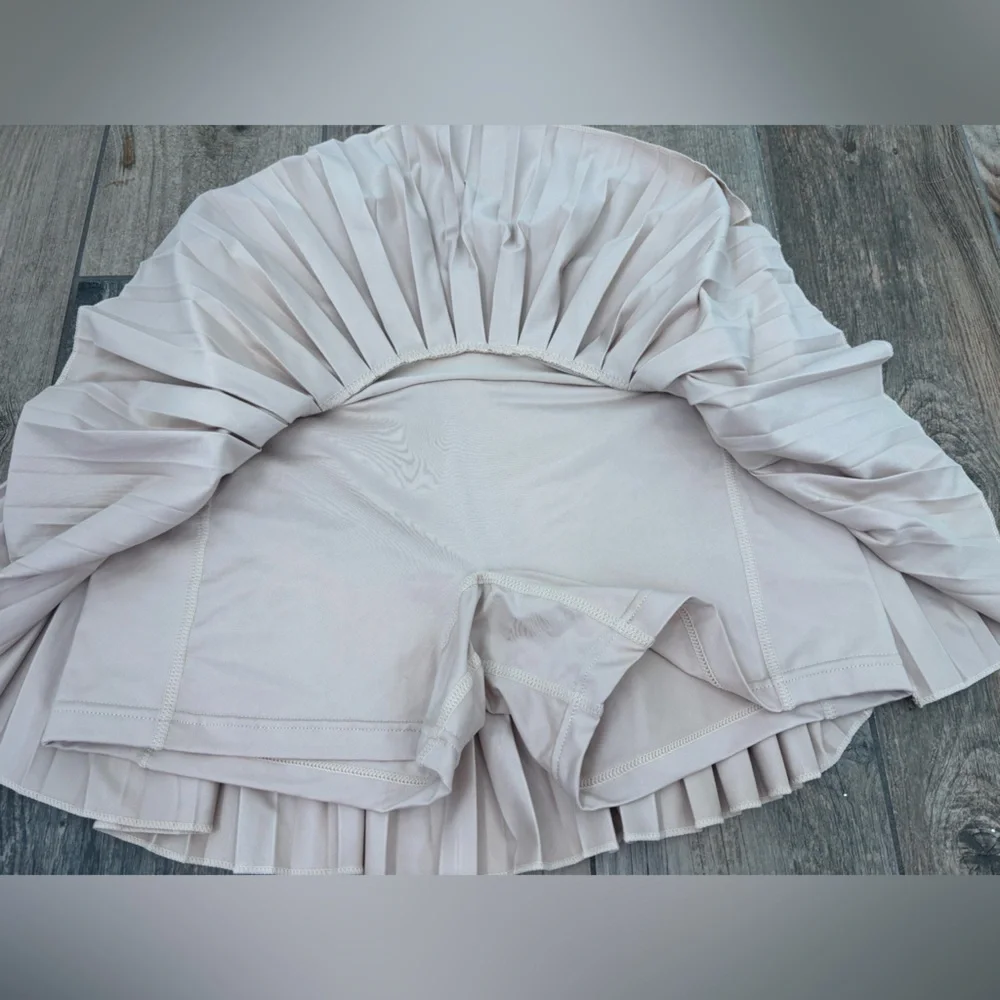 Goldhinge tennis skirt - Picture 2 of 4